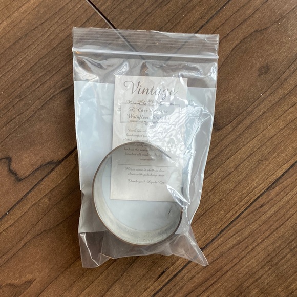 Vintage Bangle - Picture 2 of 6